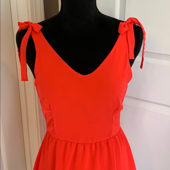 Bright pink sheer overlay with ties - Picture 2 of 8